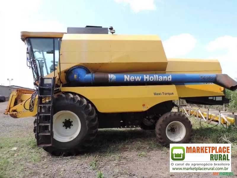 Colheitadeira NEW HOLLAND - TC 5090 - Ano 2010 - Com plataforma de corte de 25 pés