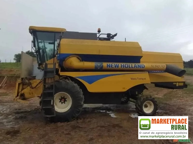 Colheitadeira NEW HOLLAND - TC 5070 - Ano 2018 - Com duas plataformas 25 pés e 8 linhas - 1.522 hrs