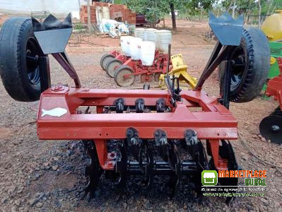 Grade Aradora 12 Discos Com Pneu