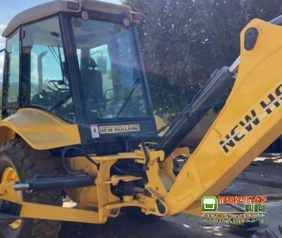 RETROESCAVADEIRA NEW HOLLAND B90B