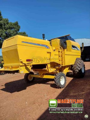 Colheitadeira New Holland TC57