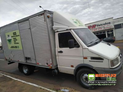 Caminhãobaú Iveco