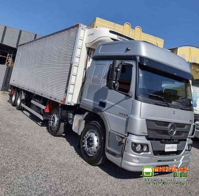 Caminhão baú Atego 3030