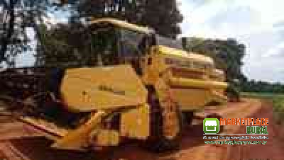 Colheitadeira NH TC57 ano 2000