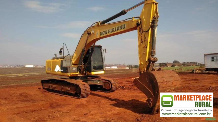 Escavadeira New Holland 215 ano 2016