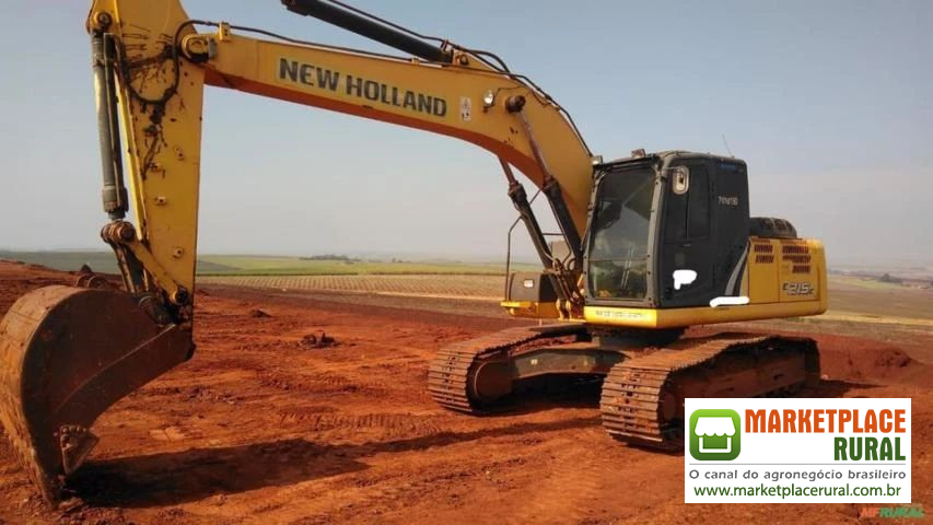 Escavadeira New Holland 215 ano 2016