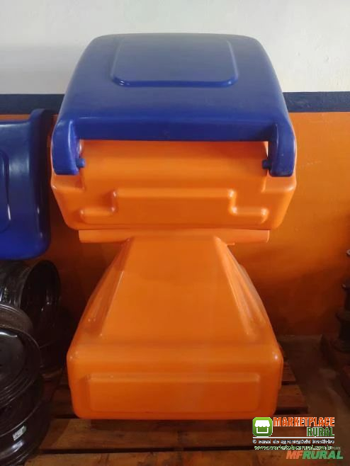 Depósitos para sementes e adubos