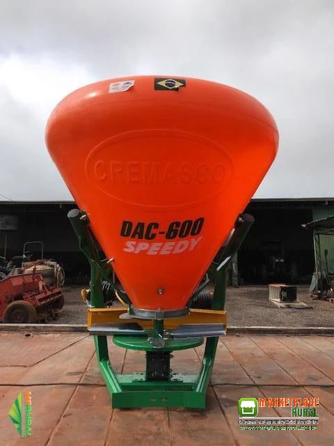 Distribuidor de Adubo e Sementes DAC 600 Cremasco