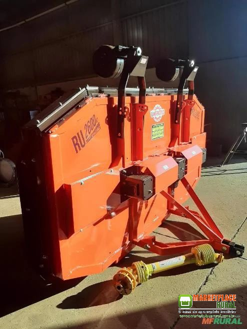 ROÇADEIRA MARCA UNIAGRO MODELO RU 2600 C ,CENTRAL CORTE 2,60 MT. TRANSMISSÃO DIRETA GARANTIA 1 ANO