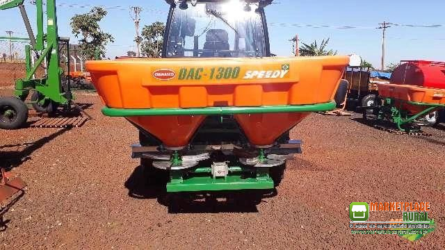 Distribuidor de Calcário 1300 kilos, modelo DAC-1300 , Marca Cremasco. Equipamento NOVO com Garantia