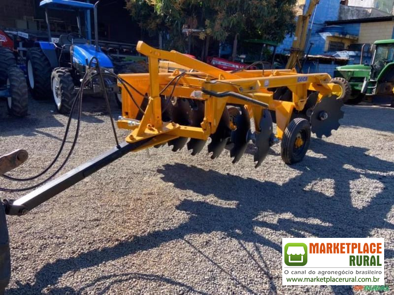 Grade aradora marca: Tatu/Marchesan intermediária modelo: GAICR de 14 discos de 28 polegadas (nova)