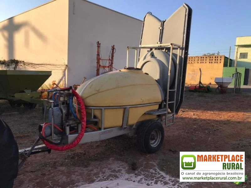 Pulverizador Marca:KO de 2.000L Ano:2014,com turbina Bilateral !!