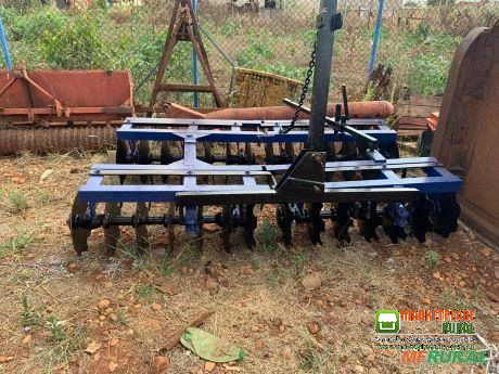 Grade niveladora marca Piccin de 28 discos