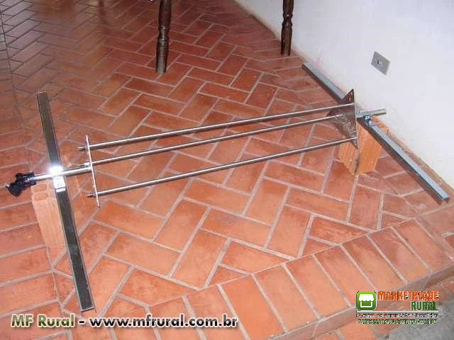 Carrossel de espeto para churrasco no rolete com 3 lanças