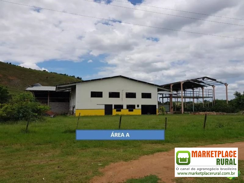 Área com Galpões Industriais