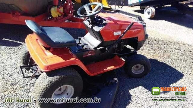 Micro Trator MTD ano 98 acoplado com roçadeira para jardim