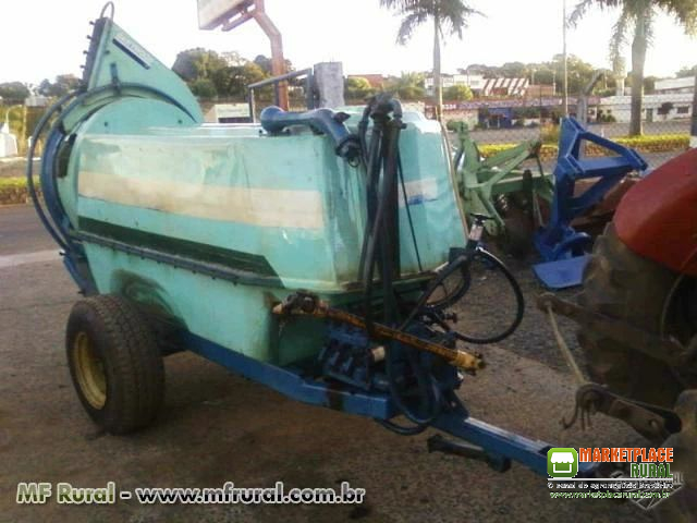 Pulverizador Bertoldi 2000 lts turbo