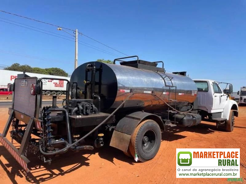 Caminhão Ford F 12000 ano 14