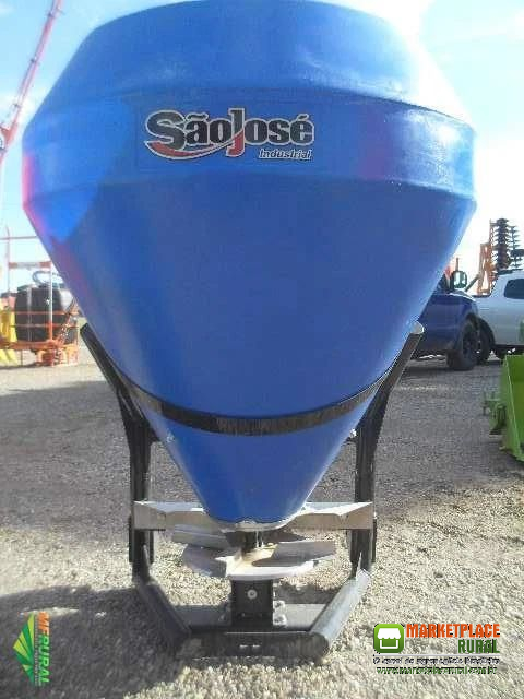 DISTRIBUIDOR DE SEMENTES E ADUBOS SÃO JOSE 600LT