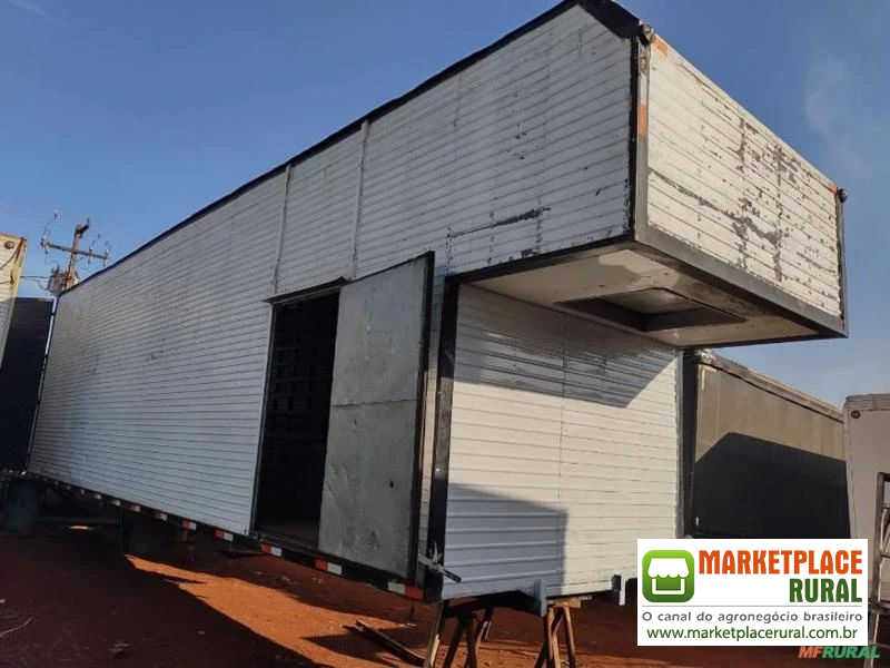 Baú 10,50 com chapéu 3 mts de alt com 2,52 de larg vendo ou troco por carro