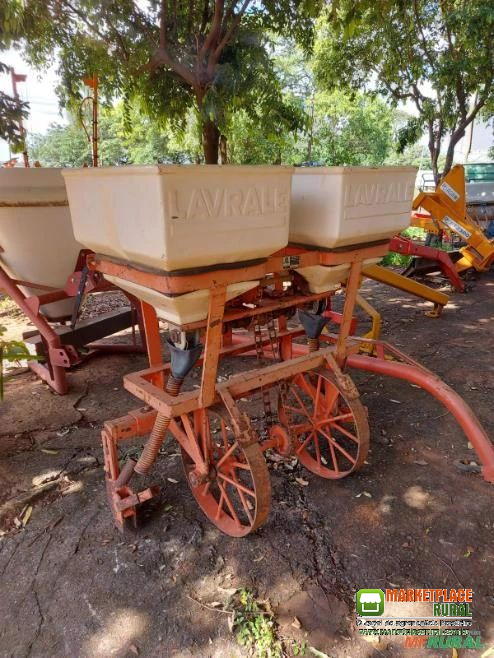 Distribuidor de fertilizantes para café