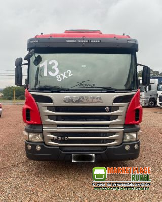 Scania P310 2013 8x2 + Carroceria
