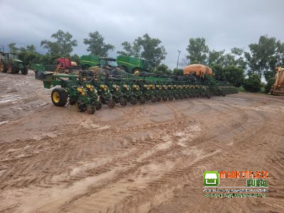 Plantadeira John Deere DB 90 c/ 42 linhas