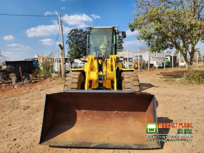 PÁ CARREGADEIRA W130 NEW HOLLAND ANO 2009