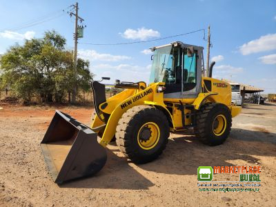 PÁ CARREGADEIRA W130 NEW HOLLAND ANO 2009