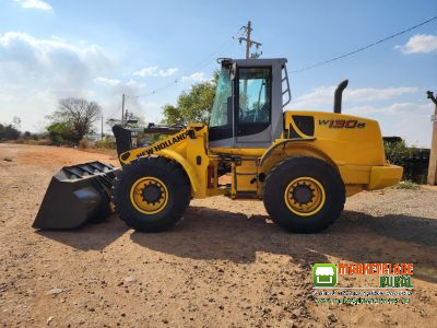 PÁ CARREGADEIRA W130 NEW HOLLAND ANO 2009