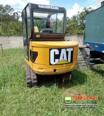 Vende-se Mini Escavadeira Cat 302.5