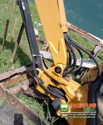 Vende-se Mini Escavadeira Cat 302.5