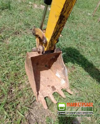 Vende-se Mini Escavadeira Cat 302.5