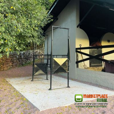 Brete/Tronco de contenção Equino
