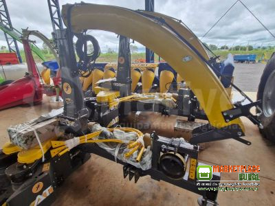 Colhedora de Forragem Área Total modelo JF C120 AT S5 1,0m de corte marca JF